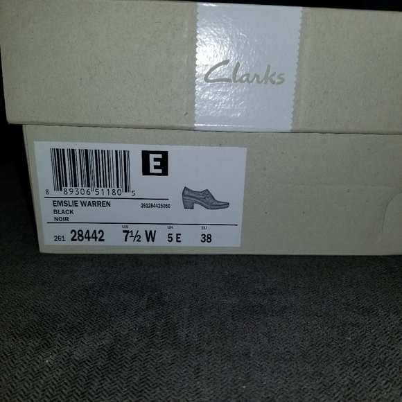 Clarks Emslie Warren Leather Bootie Sz 7.5 Wide - Picture 6 of 7